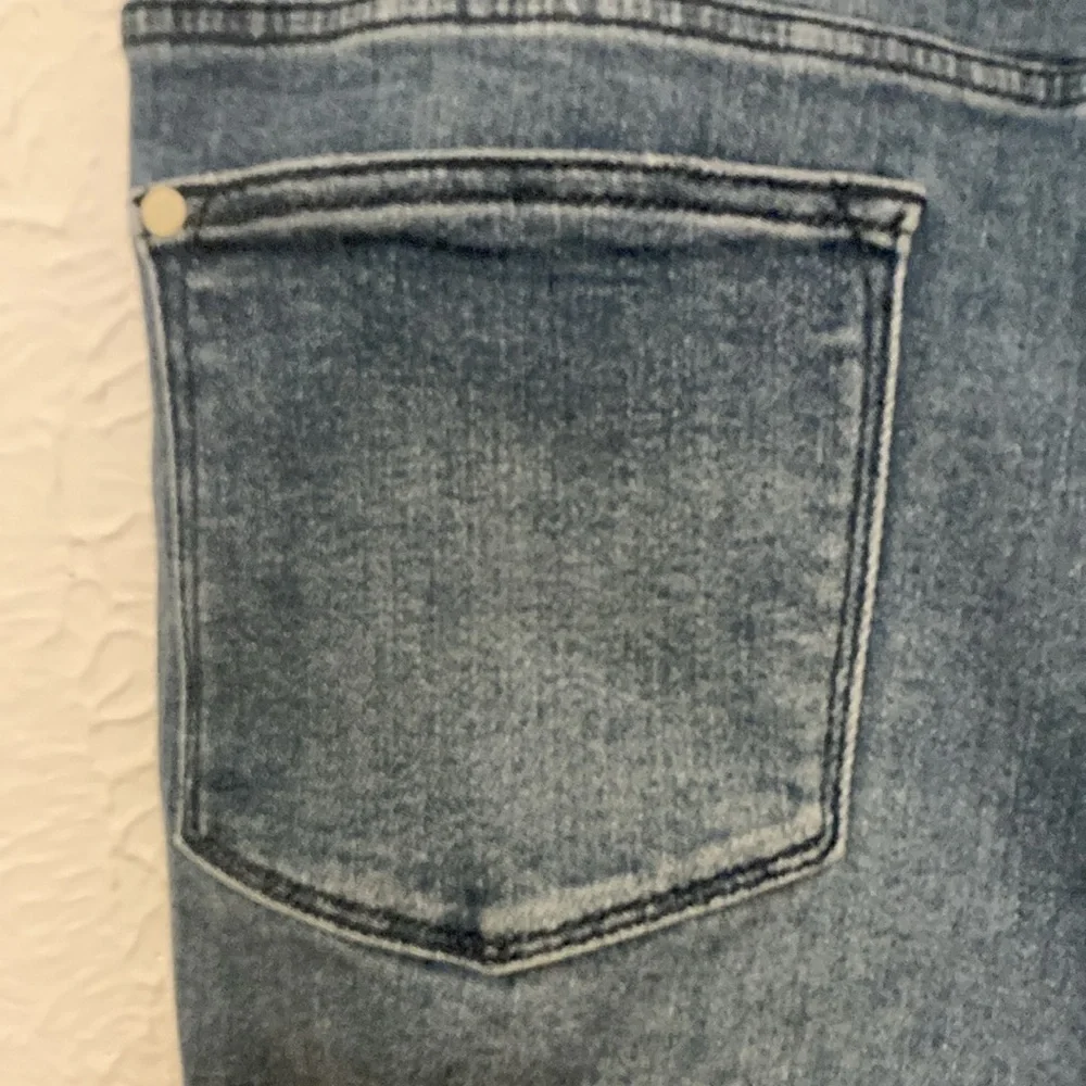 Judy Blue Relaxed Fit Jeans - Picture 6 of 11